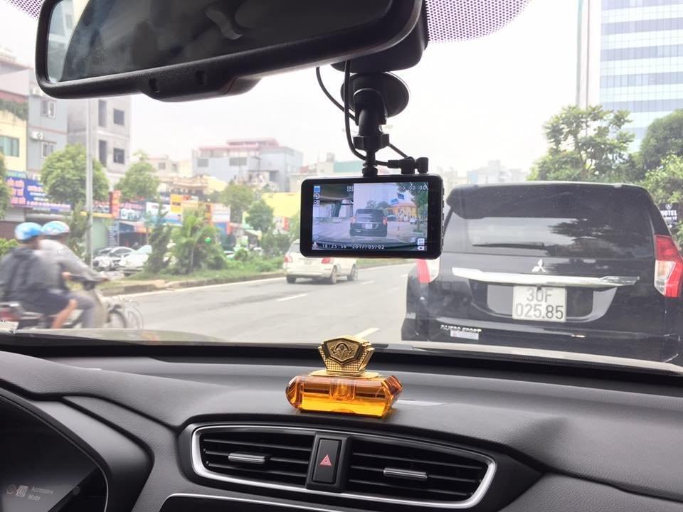 Lắp camera lùi và camera hành trình