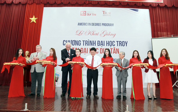 Đại học Troy Mỹ liên kết với đại học Duy Tân: chương trình du học tại chỗ